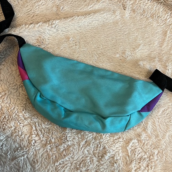 Disney After Dark official 90’s Nite Fanny Pack - Picture 3 of 4